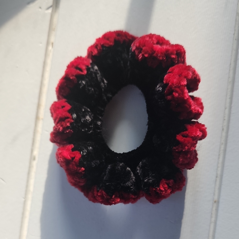 Red/black Scrunchie